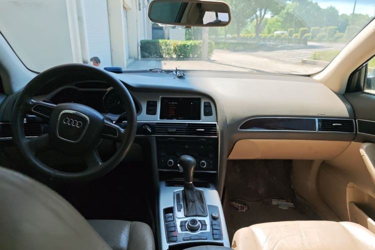 Used Audi A6L 2011 2.0 TFSI Automatic Standard Edition Center Console