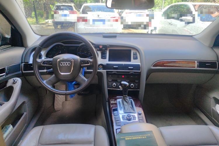 Used Audi A6L 2011 2.0 TFSI automatic Comfort trim Center Console