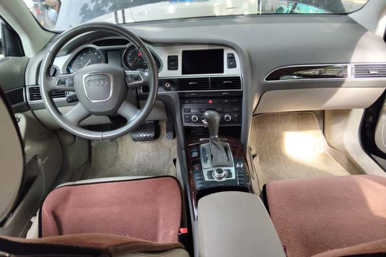 Used Audi A6L 2011 2.8 FSI Comfort Model Center Console