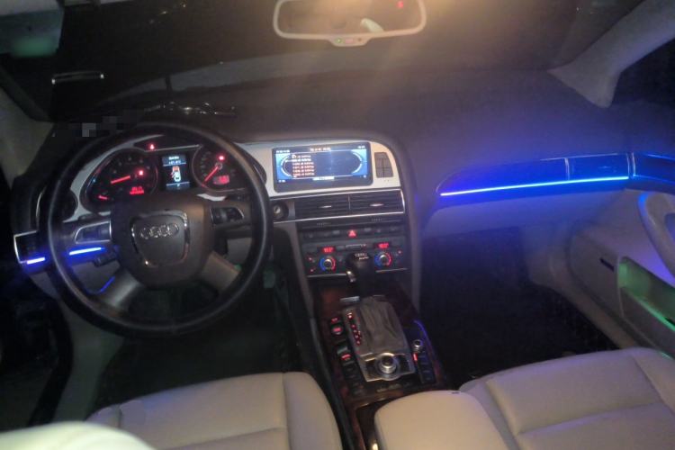 Used Audi A6L 2011 2.8 FSI Luxury Model Center Console
