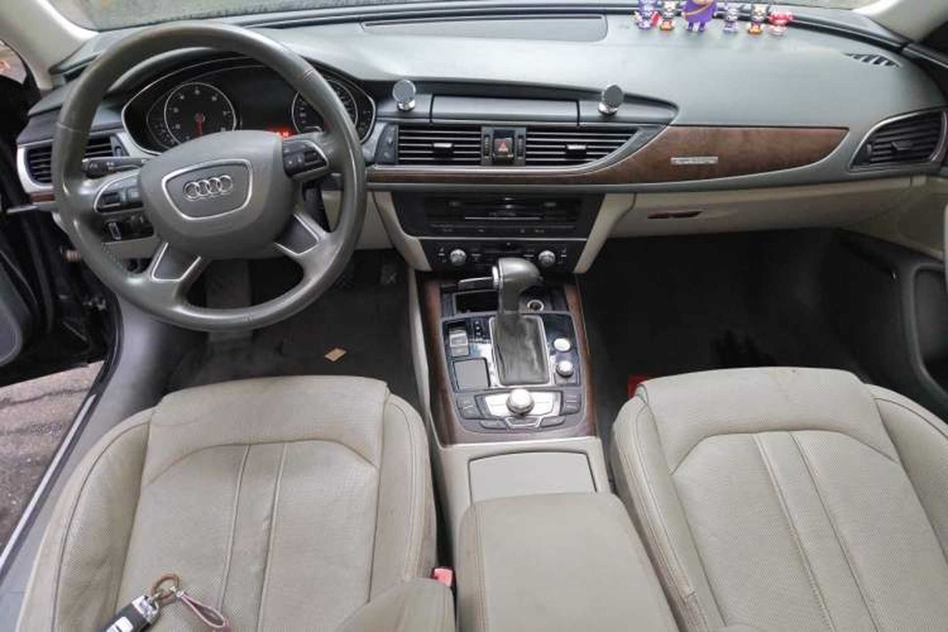 Used Audi A6L 2011 3.0 TFSI quattro Luxury Model Center Console