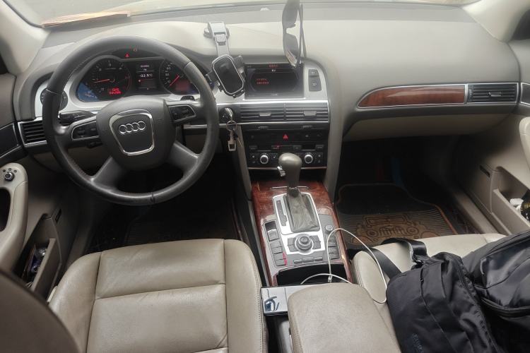 Used Audi A6L 2011 2.7 TDI Comfort Model Center Console