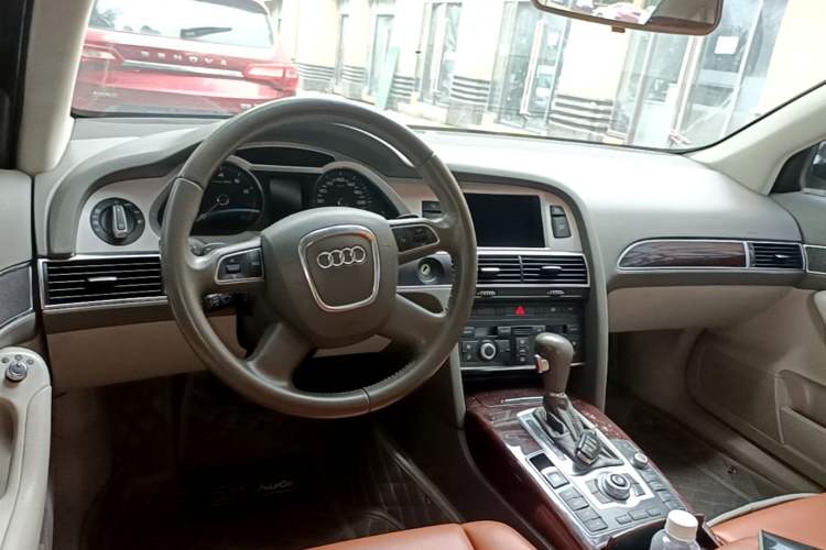Used Audi A6L 2011 2.0 TFSI Automatic Standard Edition Center Console