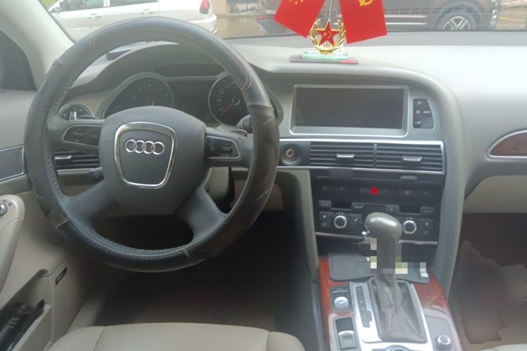 Used Audi A6L 2011 2.8 FSI Comfort Model Center Console