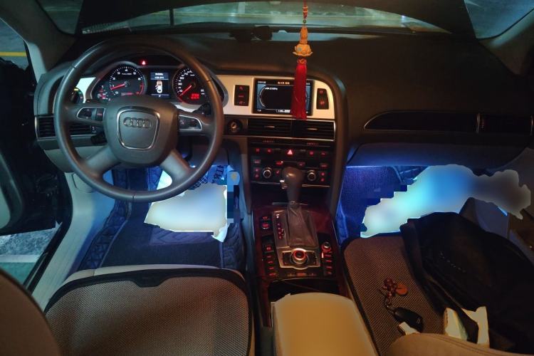 Used Audi A6L 2011 2.8 FSI Luxury Model Center Console
