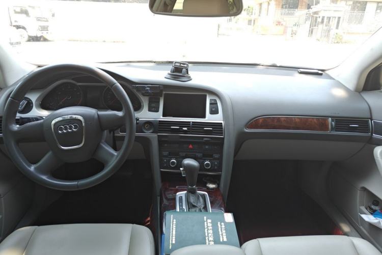 Used Audi A6L 2011 2.0 TFSI Automatic Standard Edition Center Console