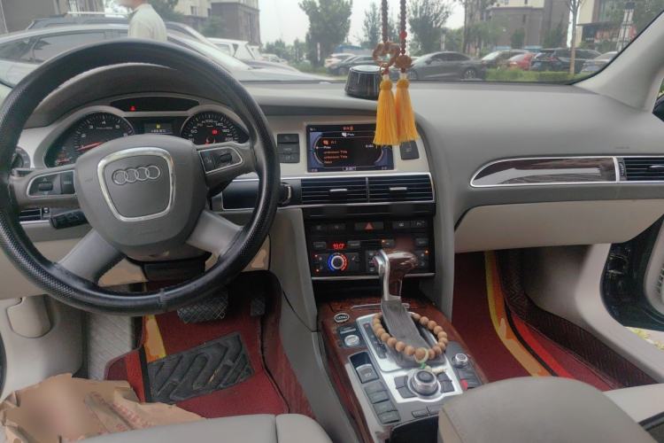Used Audi A6L 2011 2.8 FSI Comfort Model Center Console