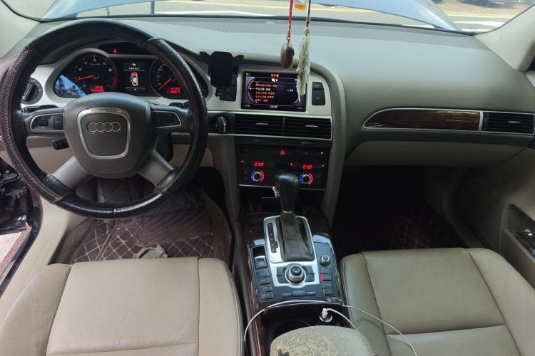 Used Audi A6L 2011 2.0 TFSI Automatic Standard Edition Center Console