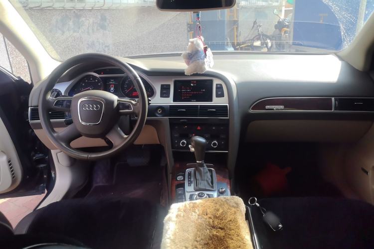 Used Audi A6L 2011 2.8 FSI Comfort Model Center Console