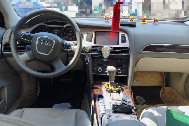 Used Audi A6L 2011 2.0 TFSI Automatic Standard Edition Center Console
