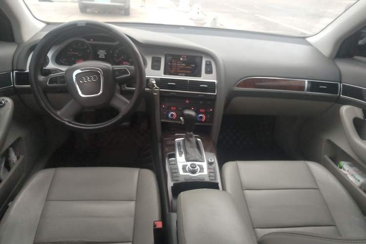Used Audi A6L 2011 2.0 TFSI Automatic Standard Edition Center Console