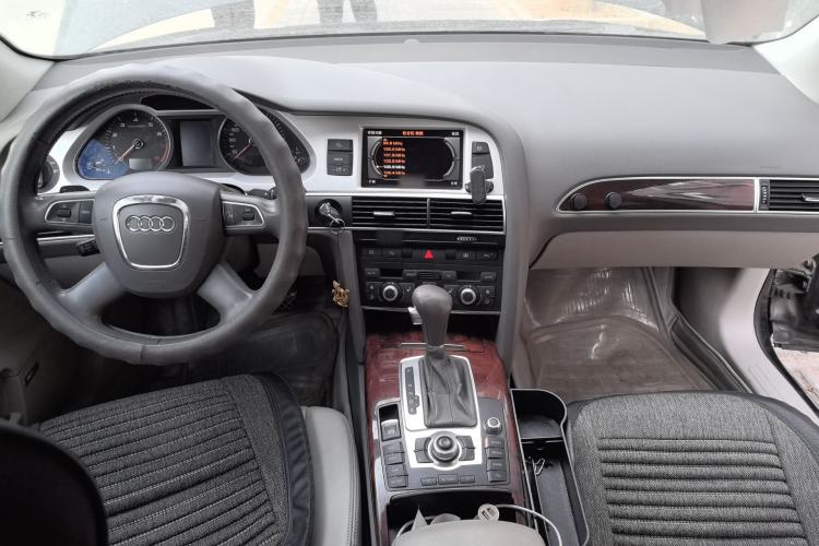 Used Audi A6L 2011 2.8 FSI Comfort Model Center Console