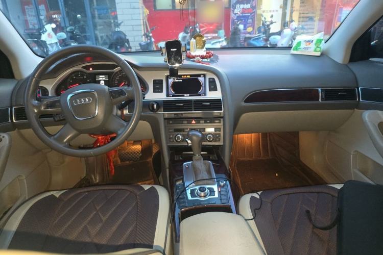 Used Audi A6L 2011 2.0 TFSI Automatic Standard Edition Center Console