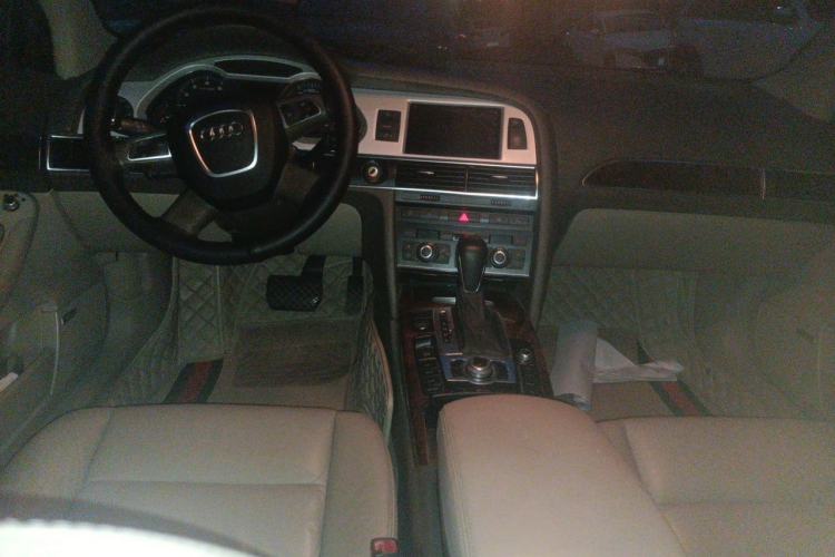 Used Audi A6L 2011 2.8 FSI Comfort Model Center Console