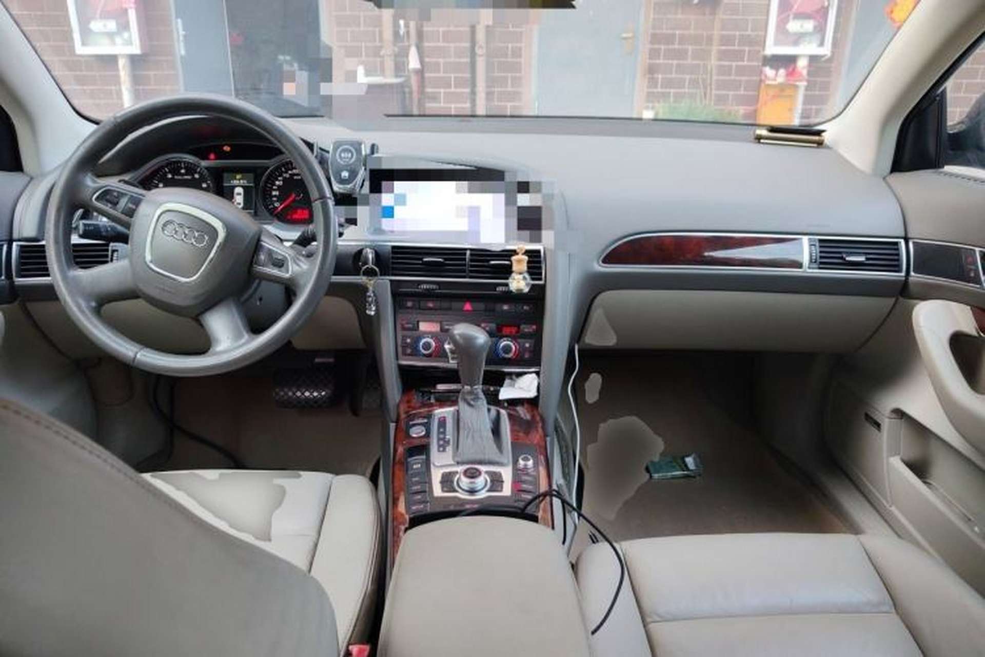 Used Audi A6L 2011 2.8 FSI Comfort Model Center Console