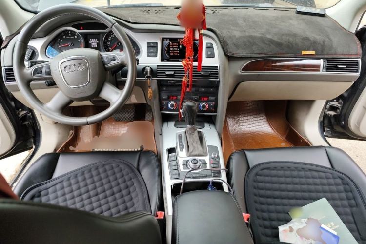 Used Audi A6L 2011 2.0 TFSI Automatic Standard Edition Center Console