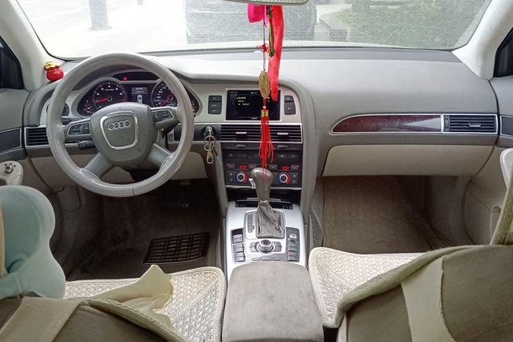 Used Audi A6L 2011 2.0 TFSI Automatic Standard Edition Center Console