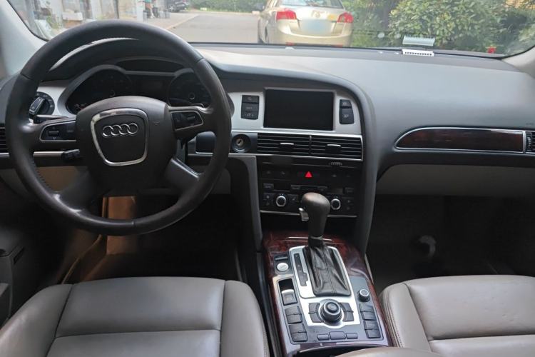 Used Audi A6L 2011 2.8 FSI Luxury Model Center Console