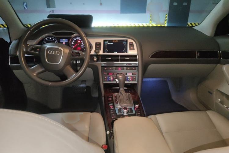Used Audi A6L 2011 2.8 FSI Comfort Model Center Console