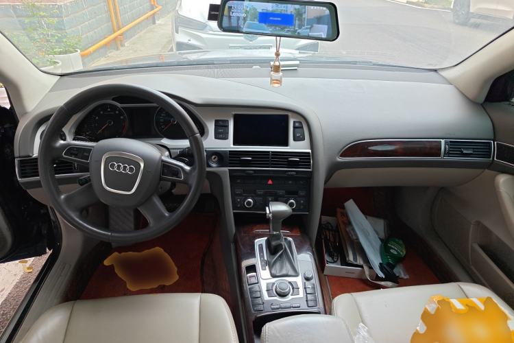 Used Audi A6L 2011 2.0 TFSI Automatic Standard Edition Center Console