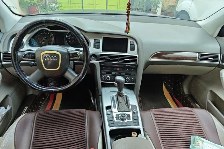 Used Audi A6L 2011 2.0 TFSI Automatic Standard Edition Center Console