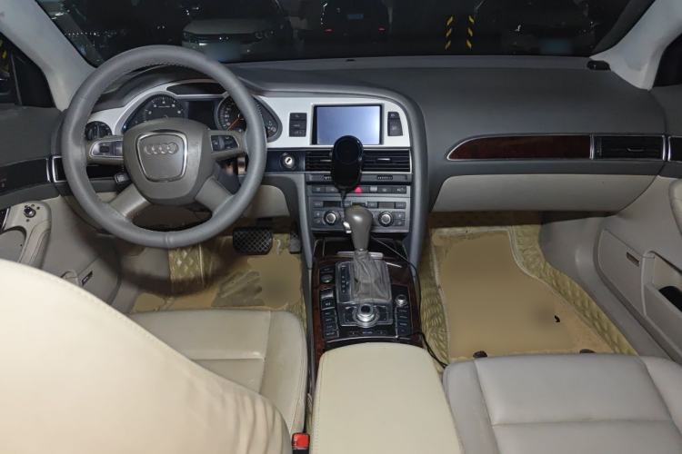 Used Audi A6L 2011 2.8 FSI Luxury Model Center Console