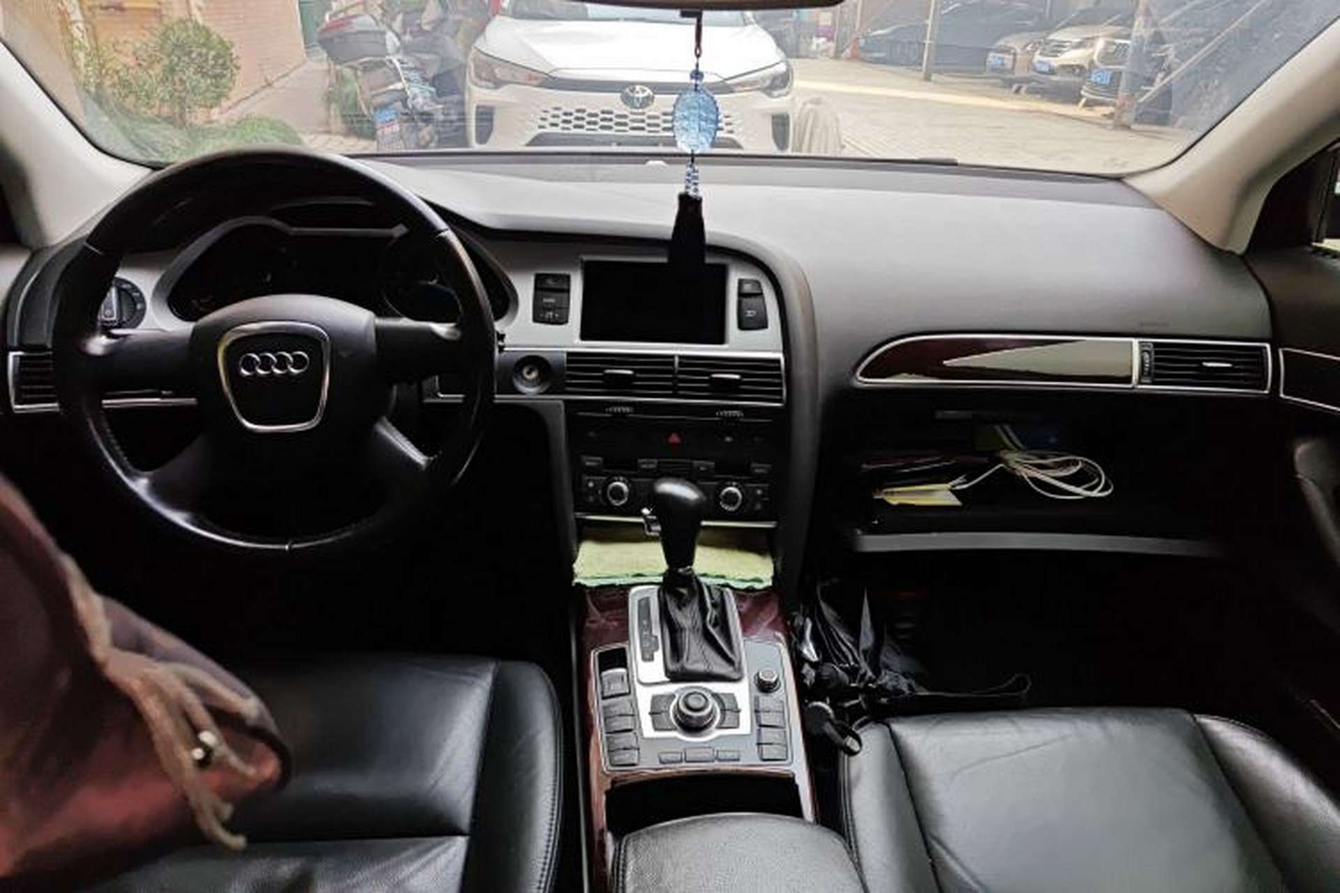 Used Audi A6L 2011 2.0 TFSI Automatic Standard Edition Center Console