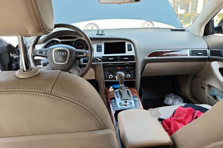 Used Audi A6L 2011 2.7 TDI Comfort Model Center Console