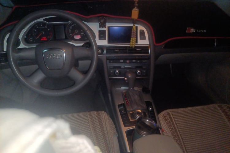 Used Audi A6L 2011 2.0 TFSI Automatic Standard Edition Center Console