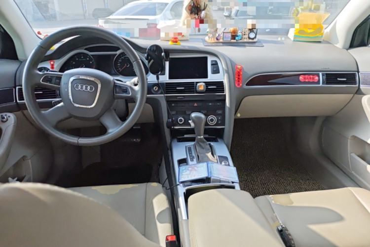 Used Audi A6L 2011 2.0 TFSI Automatic Standard Edition Center Console