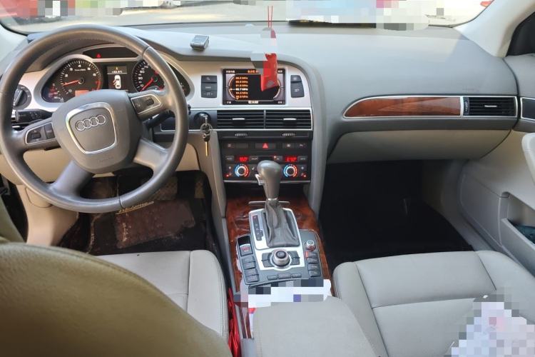 Used Audi A6L 2011 2.0 TFSI automatic Comfort trim Center Console