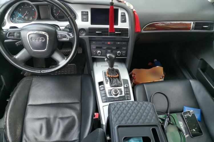 Used Audi A6L 2011 2.0 TFSI automatic Comfort trim Center Console