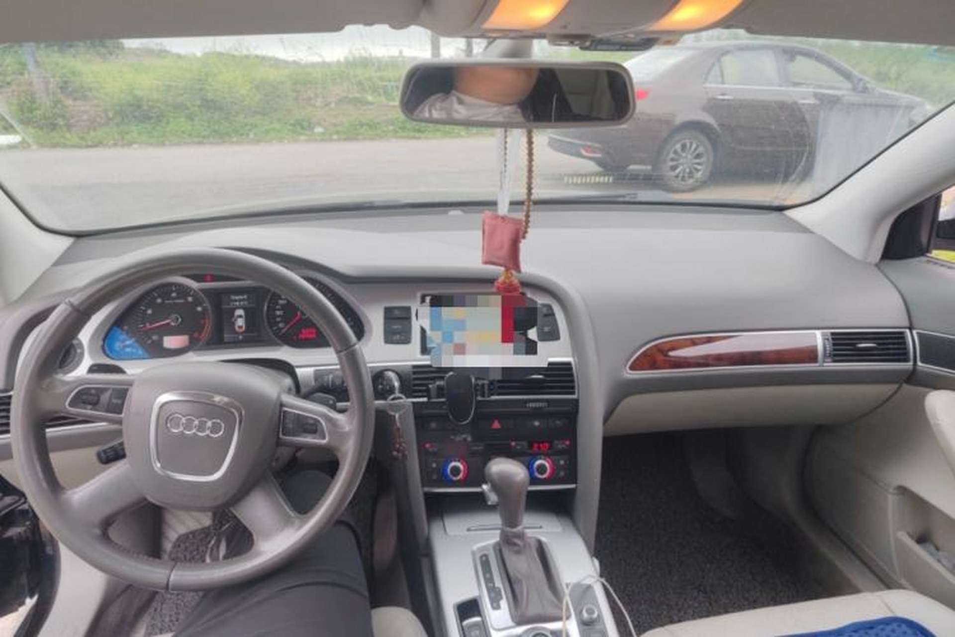 Used Audi A6L 2011 2.0 TFSI Automatic Standard Edition Center Console
