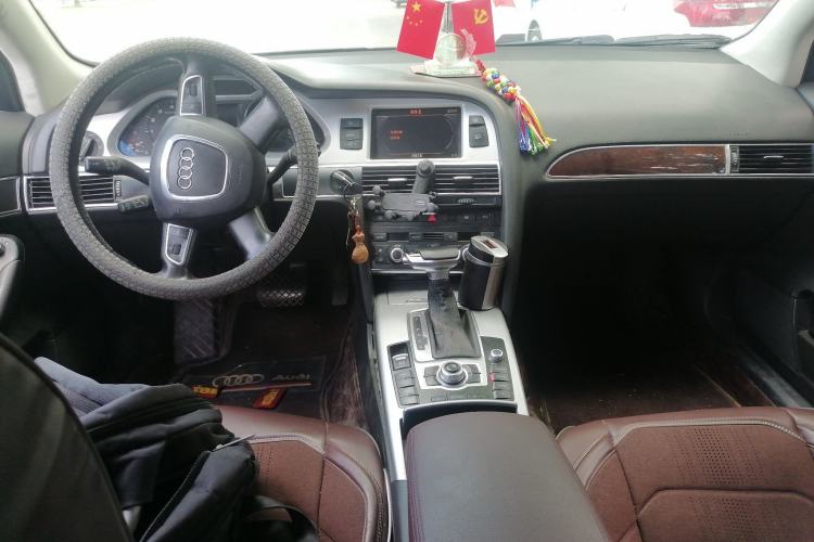 Used Audi A6L 2011 2.0 TFSI Automatic Standard Edition Center Console