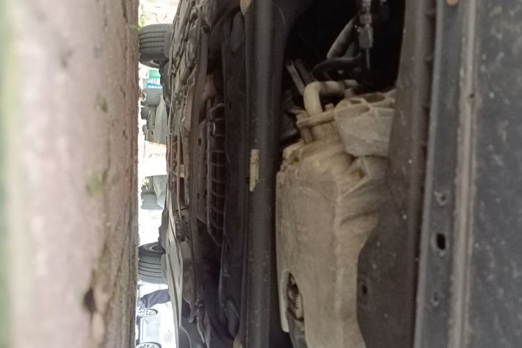 Used Audi A6L 2011 2.0 TFSI automatic Comfort trim Chassis Front