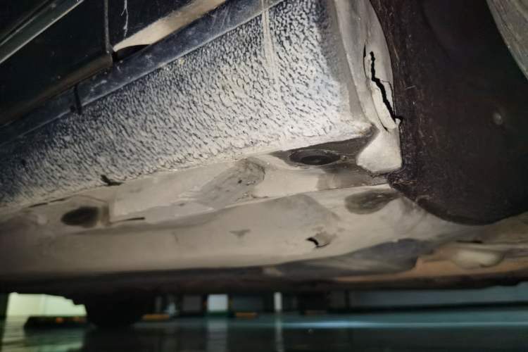Used Audi A6L 2011 2.0 TFSI automatic Comfort trim Chassis Front Right