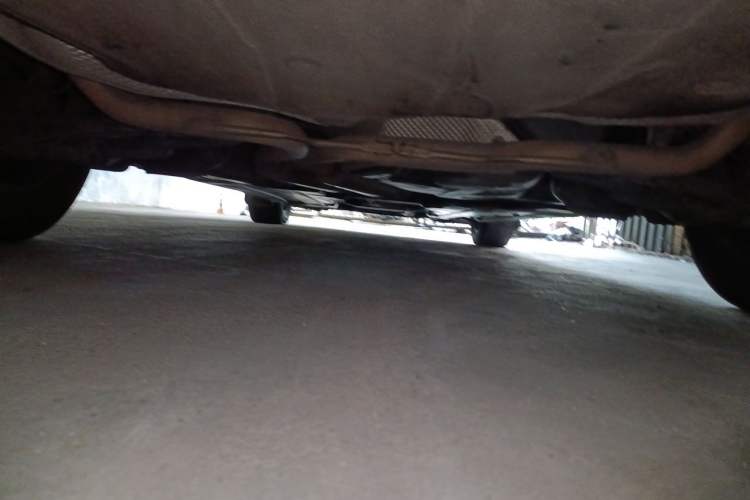 Used Audi A6L 2011 2.0 TFSI automatic Comfort trim Chassis Rear
