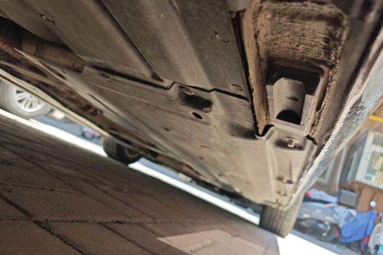 Used Audi A6L 2011 2.0 TFSI automatic Comfort trim Chassis Rear Right