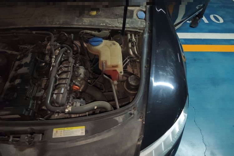 Used Audi A6L 2011 2.0 TFSI Automatic Standard Edition Engine Bay Left