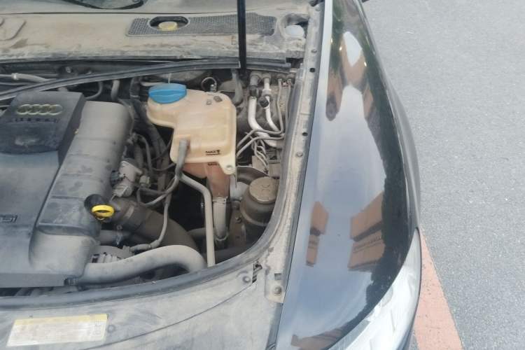 Used Audi A6L 2011 2.0 TFSI automatic Comfort trim Engine Bay Left