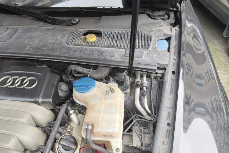 Used Audi A6L 2011 2.8 FSI Comfort Model Engine Bay Left