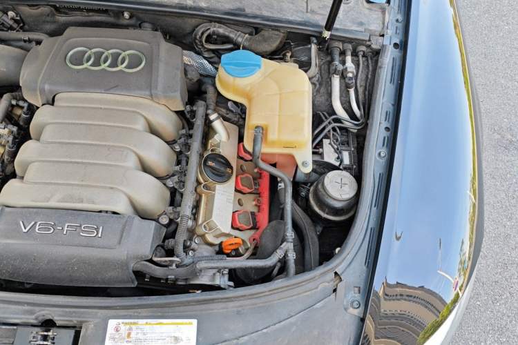 Used Audi A6L 2011 2.8 FSI quattro Luxury Model Engine Bay Left