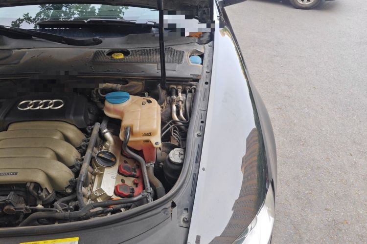 Used Audi A6L 2011 2.8 FSI Comfort Model Engine Bay Left