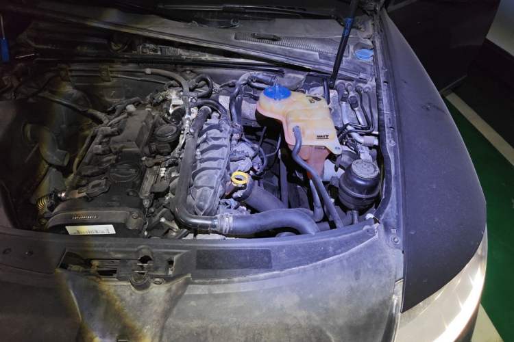 Used Audi A6L 2011 2.0 TFSI Automatic Standard Edition Engine Bay Left