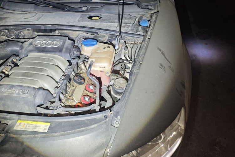 Used Audi A6L 2011 2.8 FSI Luxury Model Engine Bay Left