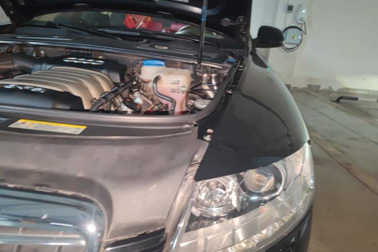Used Audi A6L 2011 2.8 FSI Comfort Model Engine Bay Left