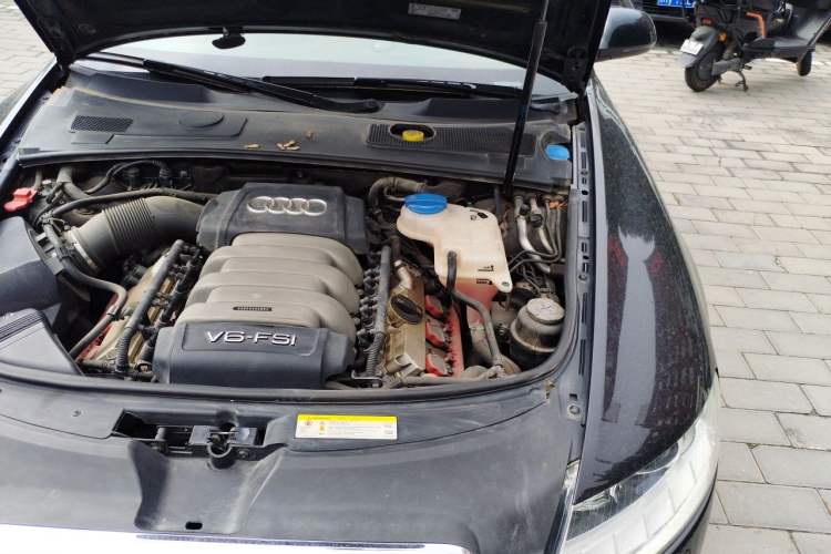 Used Audi A6L 2011 2.8 FSI Comfort Model Engine Bay Left