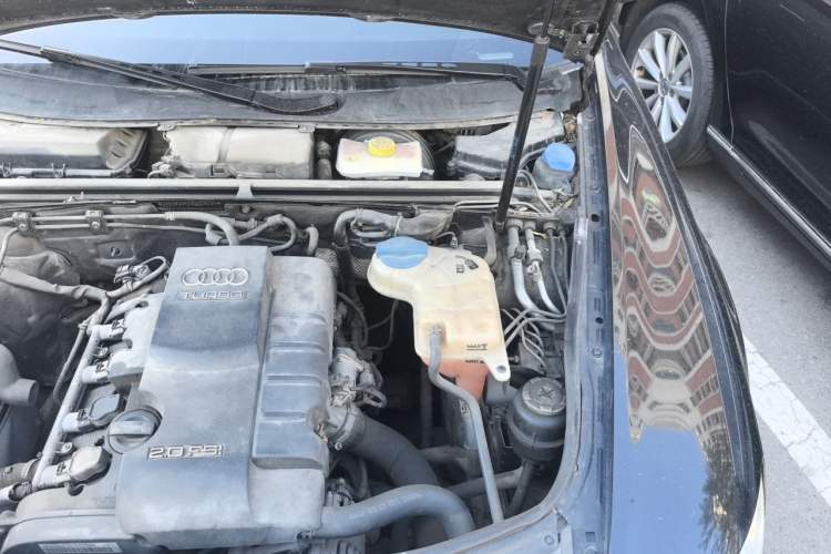 Used Audi A6L 2011 2.0 TFSI Automatic Standard Edition Engine Bay Left