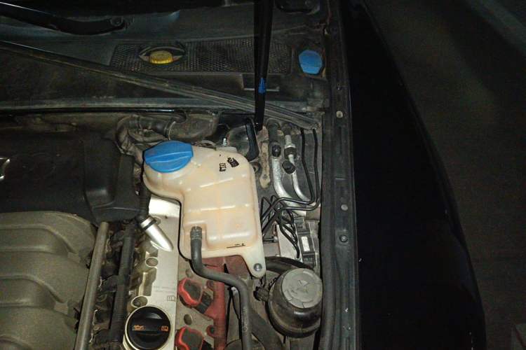 Used Audi A6L 2011 2.4L Technology Edition Engine Bay Left
