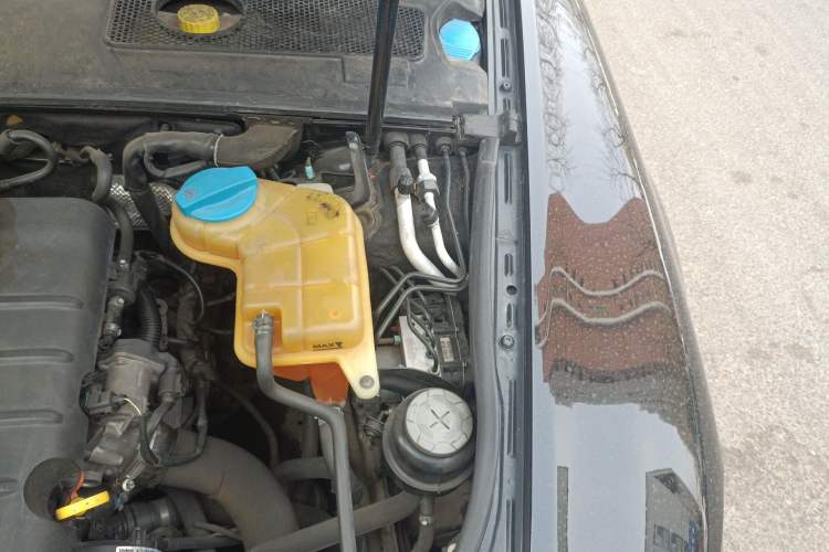 Used Audi A6L 2011 2.0 TFSI automatic Comfort trim Engine Bay Left